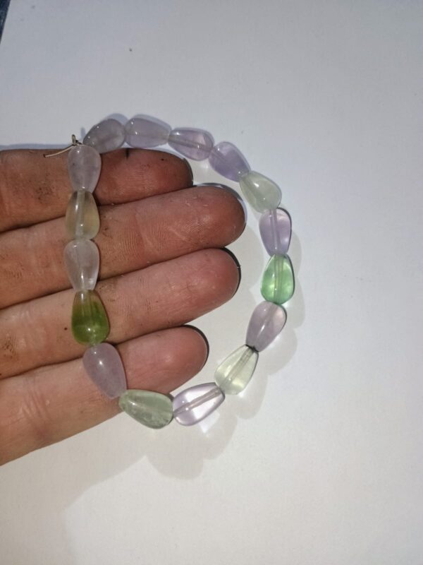 Pulsera de Fluorita Multicolor - Claridad Mental, Protección y Armonía - Image 3