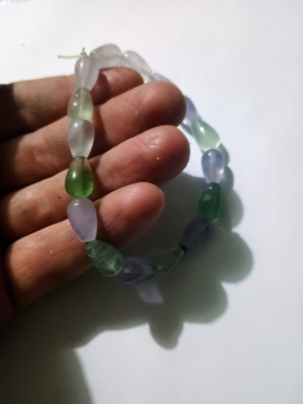 Pulsera de Fluorita Multicolor - Claridad Mental, Protección y Armonía - Image 2