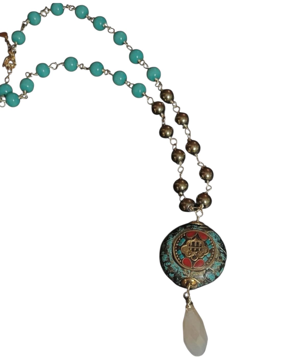 Collar de Resina y Hematita Morado con Dije de Turquesa y Cristal Austriaco