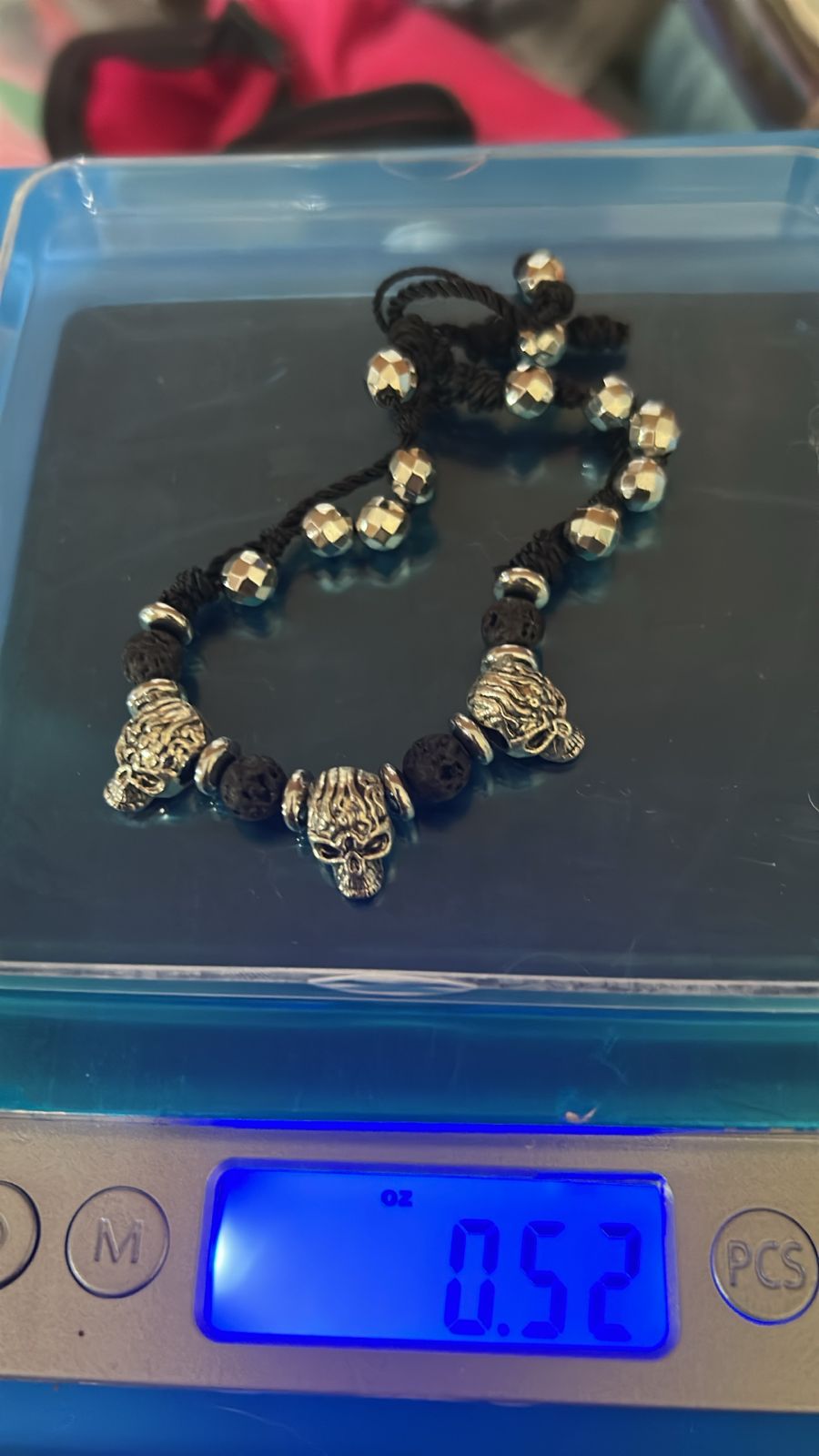 Pulsera de Cuarzo Hematita con Calavera de Pewter - Image 2