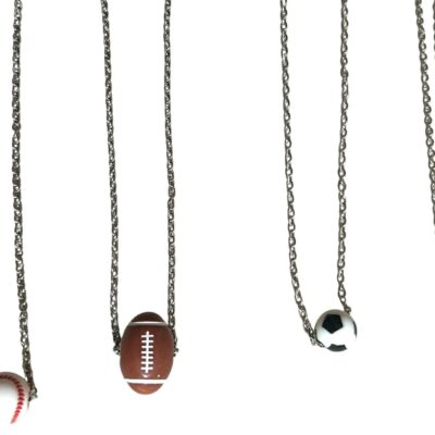 Collar de Balones de Resina con Cadena de Acero