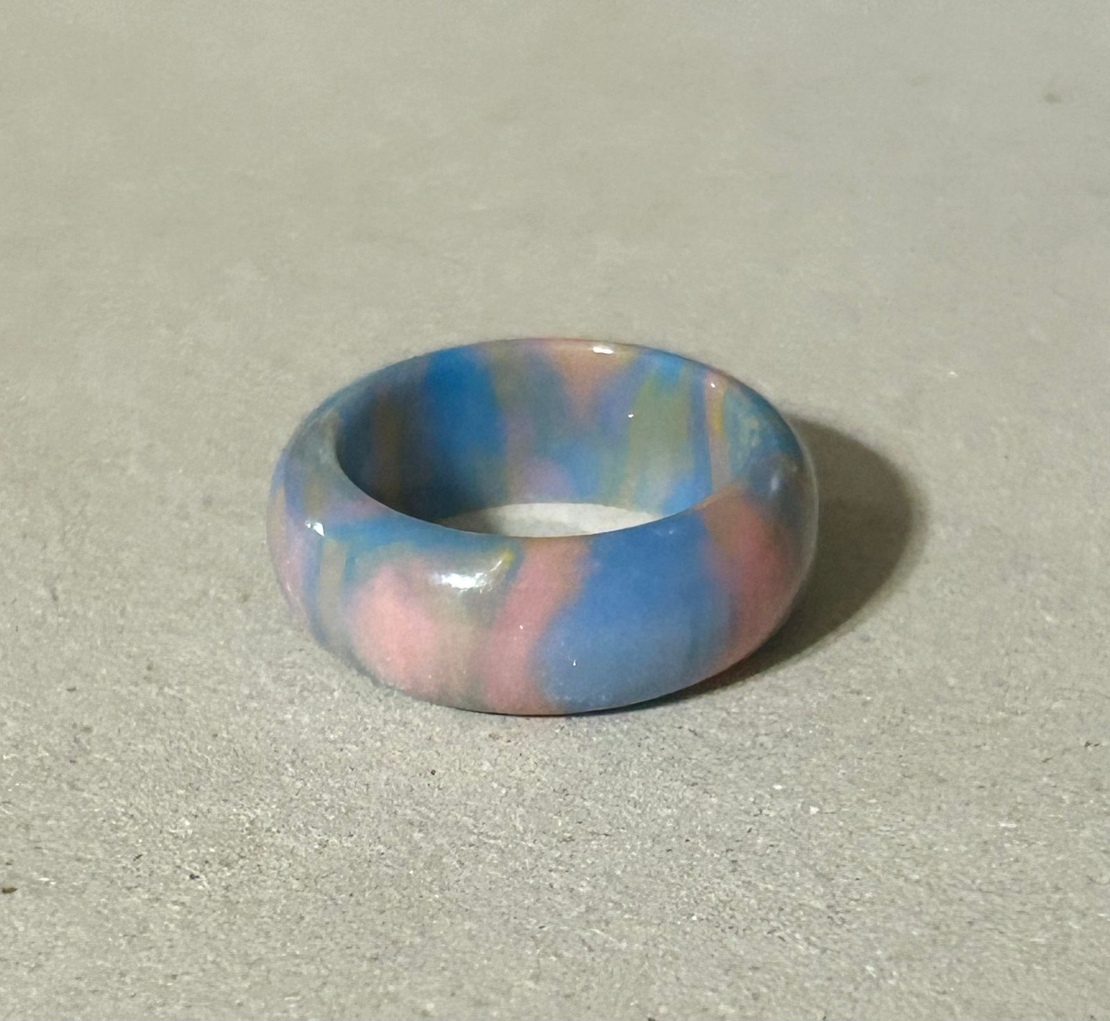 Anillo de Resina Azul y Rosa – Talla #6 - Image 2