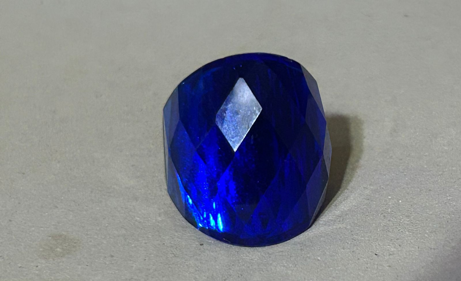 Anillo de Acero Inoxidable con Cristales Austriacos Azul, Amarillo y Verde – Talla #8 - Image 8